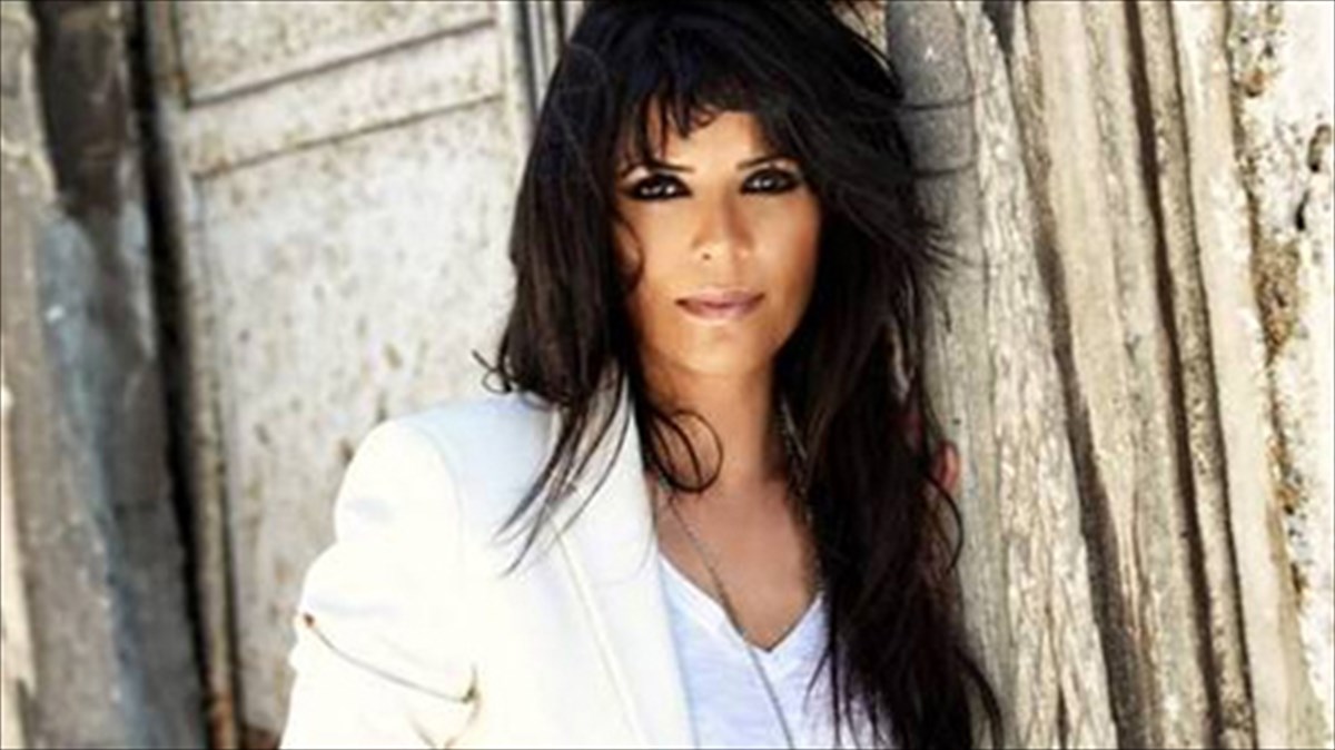 i-iereia-tis-sefaraditikis-mousikis-yasmin-levy-sto-megaro