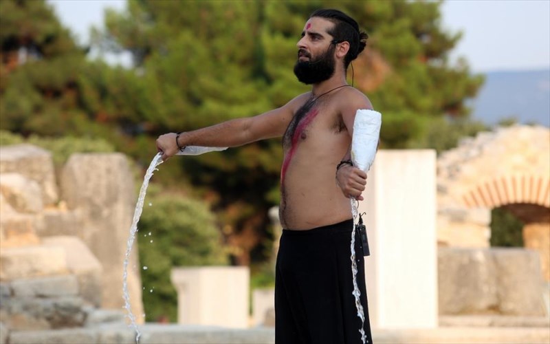 o-ion-tou-euripidi-ton-aprilio-sti-nea-yorki