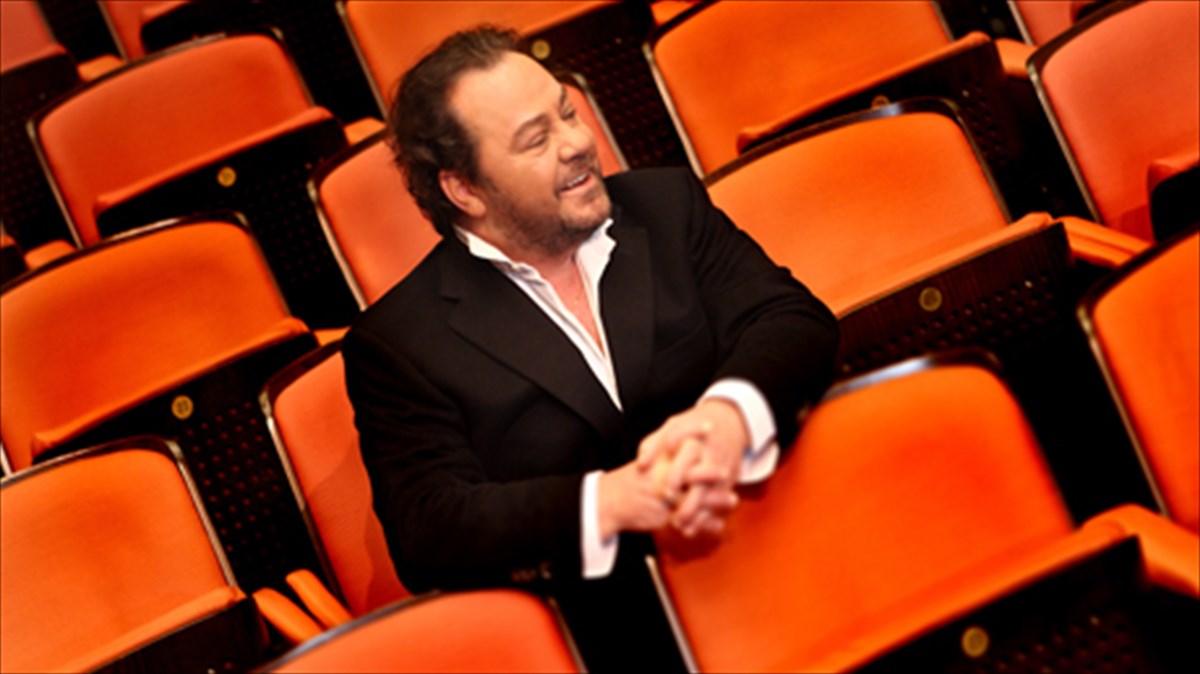 o-basilis-tsitsanis-tou-gianni-pariou-sto-megaro