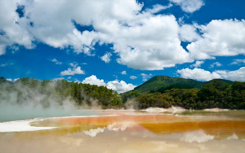 auti-einai-i-pio-kauti-limni-tou-kosmou-pio-kauti-limni-tou-kosmou