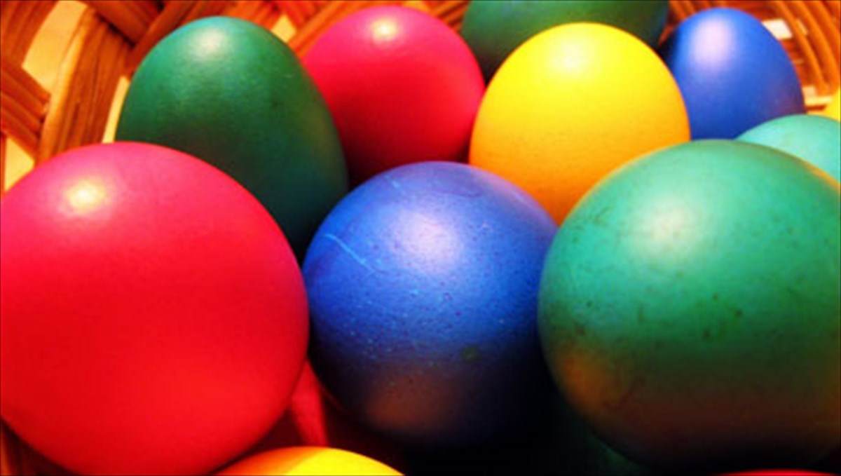 pasxalina-kai-oxi-mono-ergastiria-ston-elliniko-kosmo