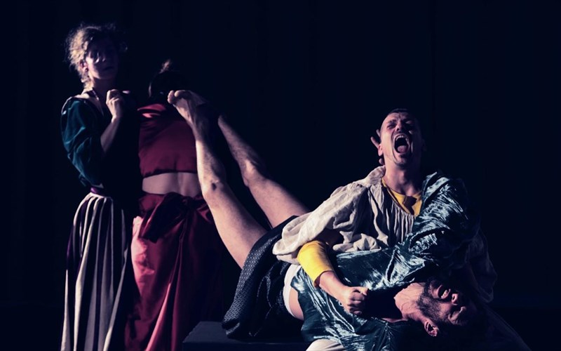 i-ioanna-portolou-empneetai-apo-tin-basilissa-elisabet