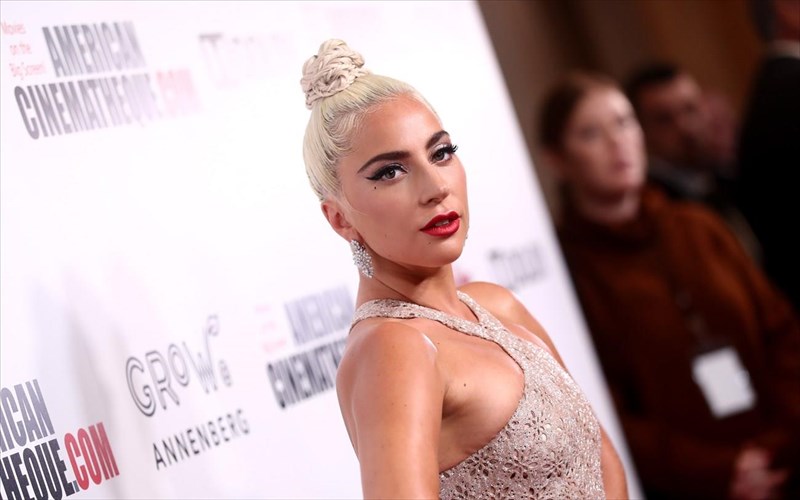 i-lady-gaga-eisballei-se-jazz-mpar-gia-na-tragoudisei-frank-sinatra