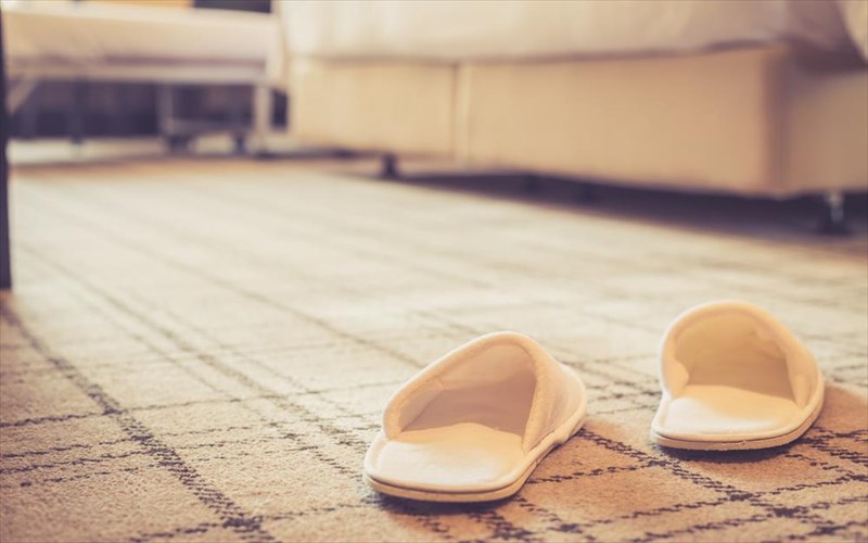 telika-prepei-na-afinoume-ta-papoutsia-ekso-apo-to-spiti