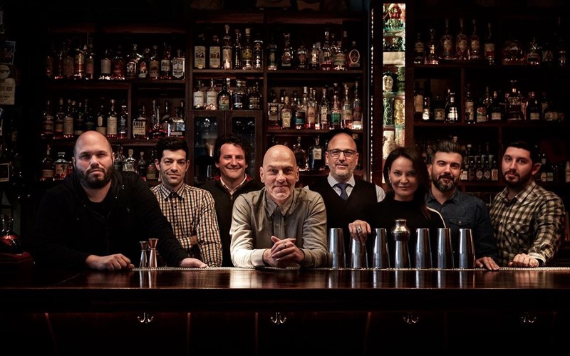 to-baba-au-rum-paei-spetses