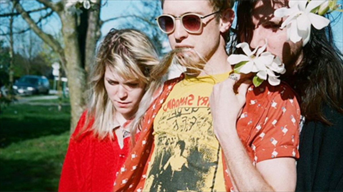 nu-sensaesix-dogs-mia-aksexasti-punk-bradia-apo-ton-kanada-me-agapi