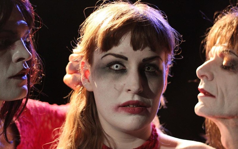 o-david-glass-kai-i-omada-created-a-monster-erxontai-stin-ellada-monster-erxontai-stin-ellada