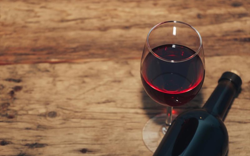 poso-kostizei-ena-mpoukali-krasi-ston-kosmo