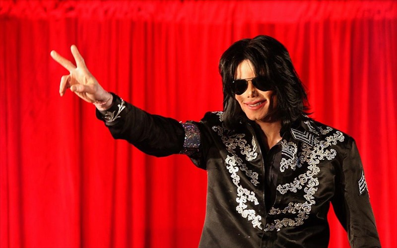 allakse-to-onoma-tou-se-michael-Jackson-kai-tora-metanionei