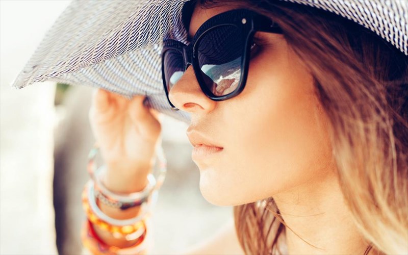 giati-kai-pos-ena-zeugari-gualion-sozei-ta-matia-kai-tin-ugeia-sas