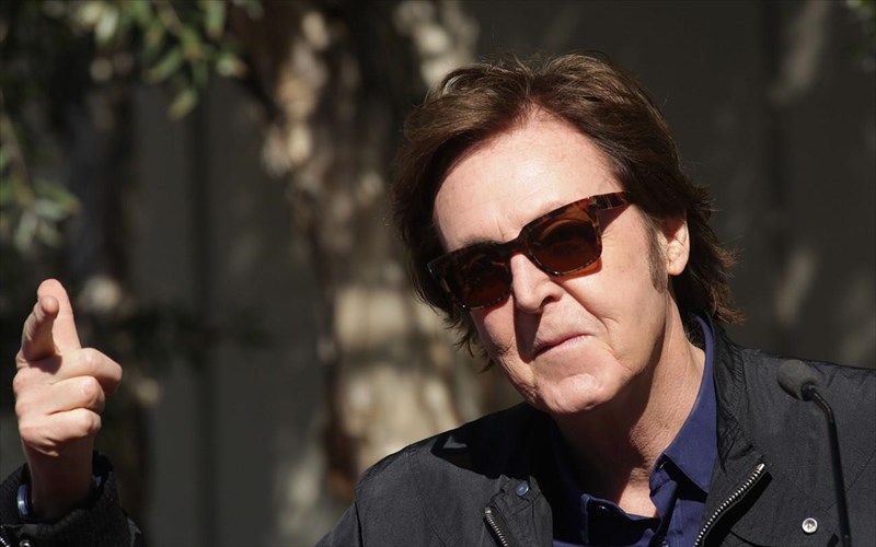 sxoliko-tetradio-tou-paul-mccartney-poulithike-gia-46800-lires