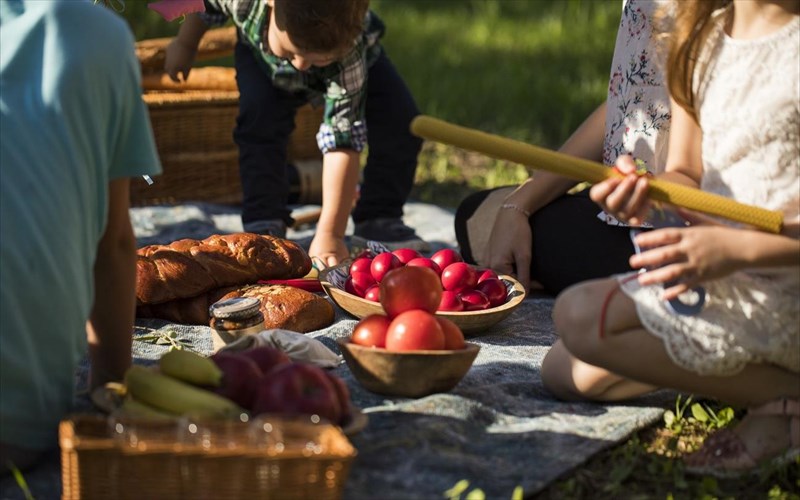 ziste-to-pasxa-paradosiaka-stin-costa-navarino