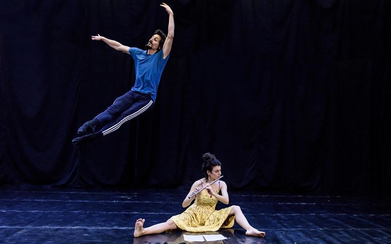 apo-ti-ulika-einai-ftiagmeni-i-zoi-enos-xoreuti-zoi-enos-xoreuti