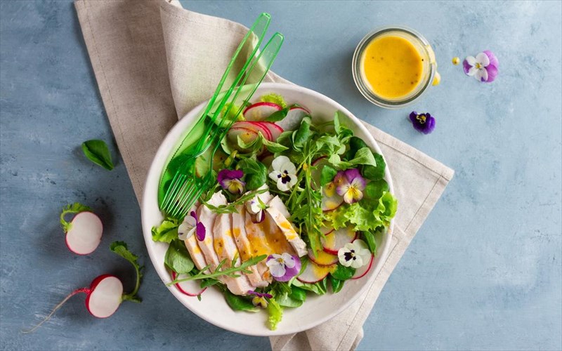 enisxuste-ti-geusi-sto-fagito-sas-me-epta-ugieina-kolpa-apo-tin-eidiko