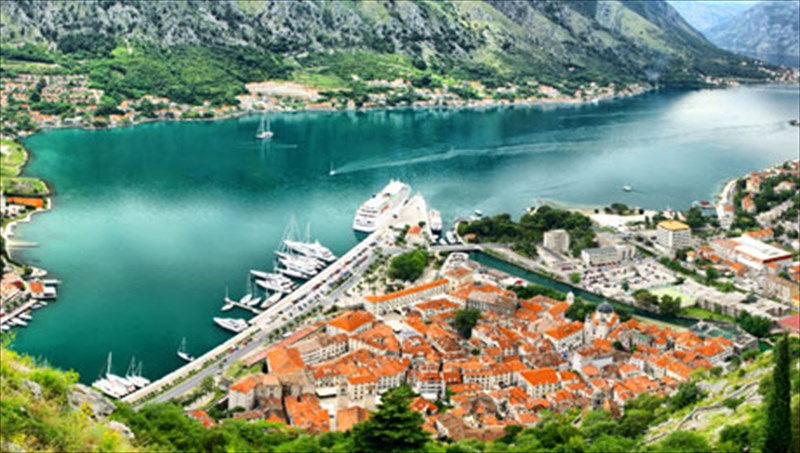 oi-10-omorfoteroi-thalassioi-kolpoi-tou-kosmou