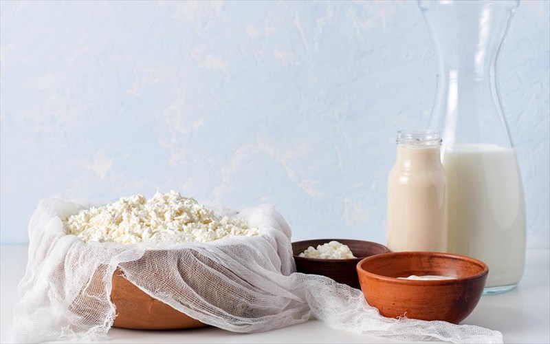 to-kefir-kai-to-giaourti-kanoun-kalo-stin-kardia