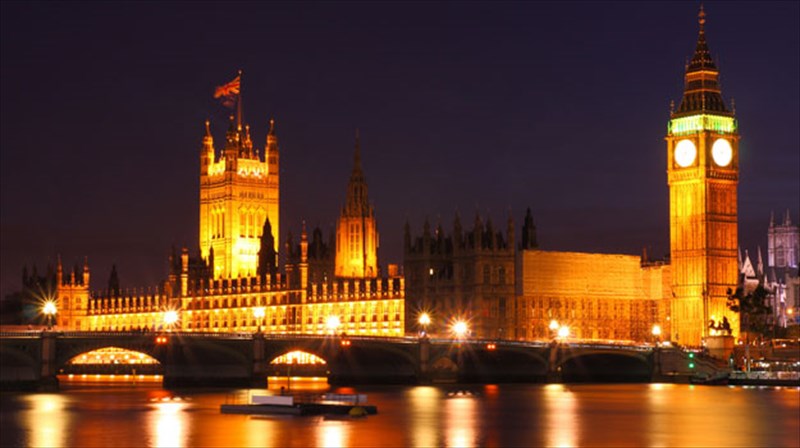 londino-atmosfaira-koultoura-kai-monternoi-ruthmoi