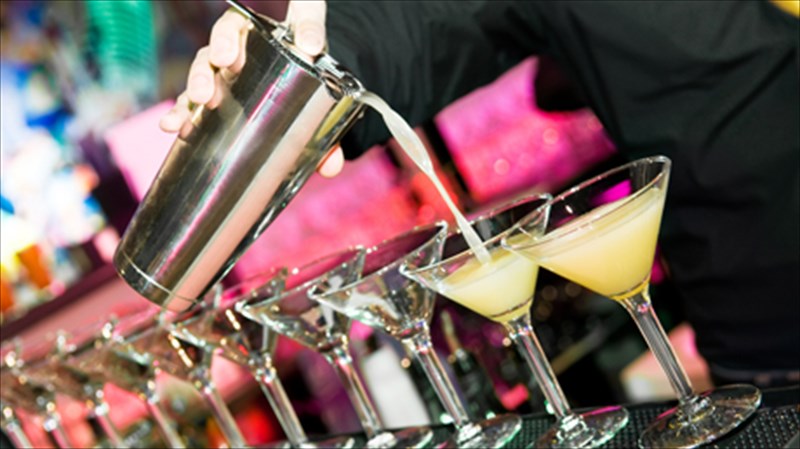 duo-ellines-bartenders-diekdikoun-to-world-class-2013