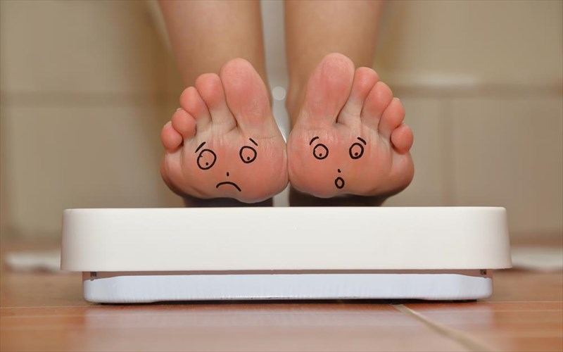 poies-tesseris-imeres-prepei-na-meinete-makria-apo-ti-zugaria