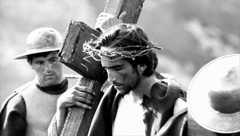 otan-ta-pathi-tou-xristou-sti-megali-othoni-purodotoun-antidraseis