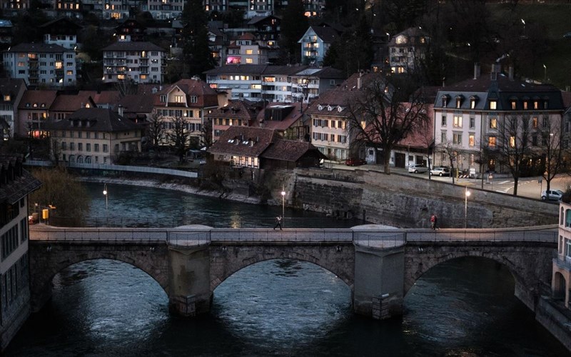 i-elbetia-auti-tin-epoxi-mesa-apo-20-panemorfes-fotografies