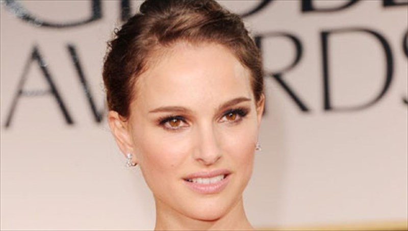 natalie-portman-kai-michael-fassbender-to-neo-saikspiriko-zeugos