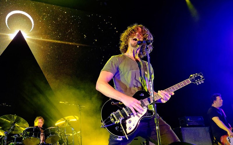 mia-mauri-trupa-gia-ton-chris-cornell