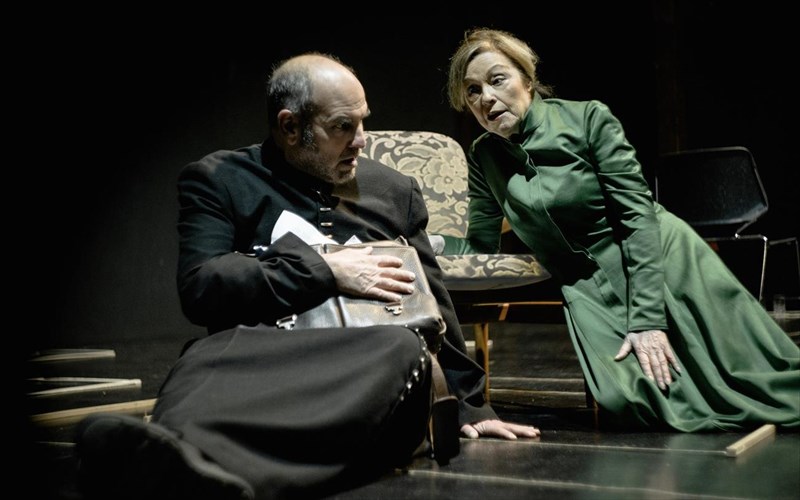 kritiki-eidame-tous-brikolakes-tou-xenrik-ipsen