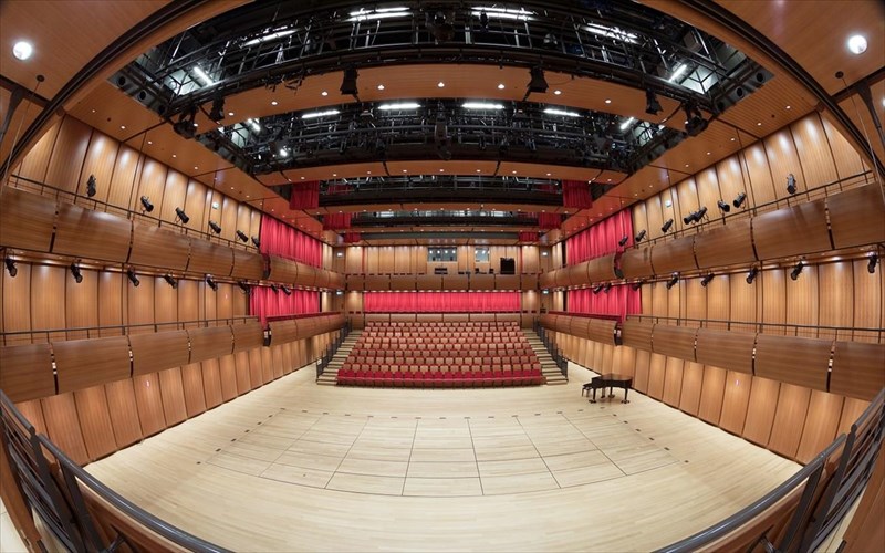 akroasi-gia-to-miouzikal-oraia-mou-kuria-apo-ti-luriki