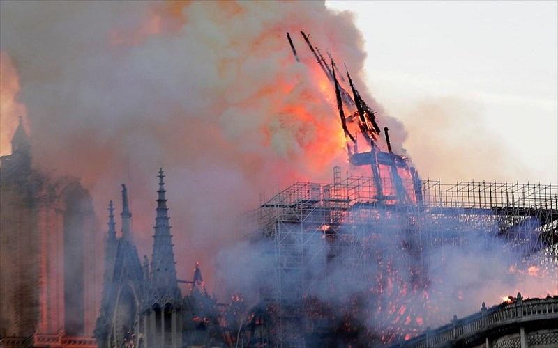 o-xoros-tou-theamatos-thrinei-gia-tin-panagia-ton-parision