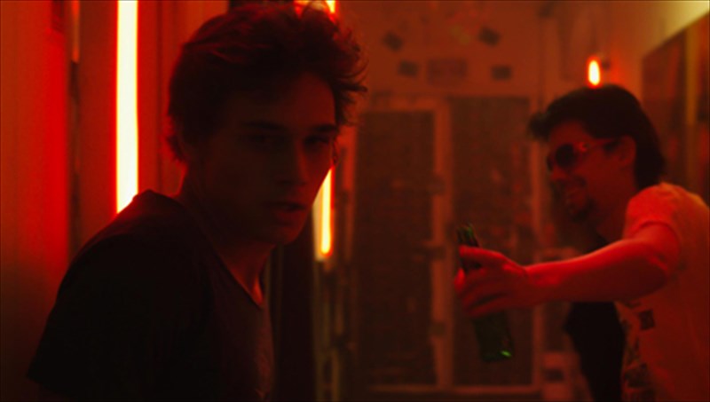 dead-shadows-tromaktika-plasmata-drasi-kai-saspens