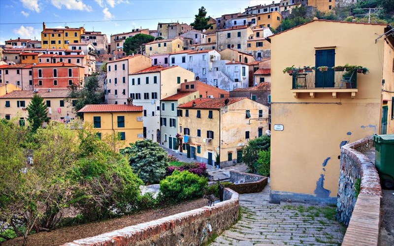 eksi-idiaiteroi-europaikoi-proorismoi-gia-auti-tin-epoxi