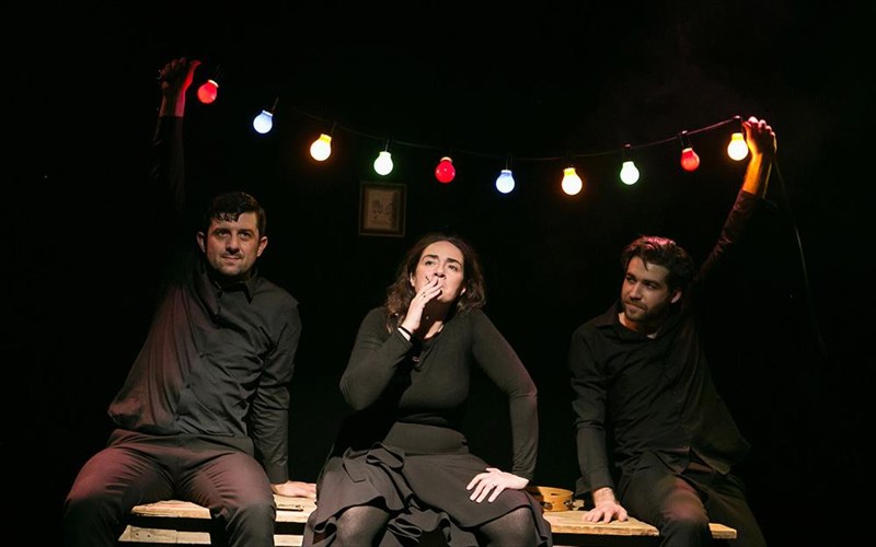 poies-paragoges-tou-theatrou-neou-kosmou-sunexizoun-meta-to-pasxa