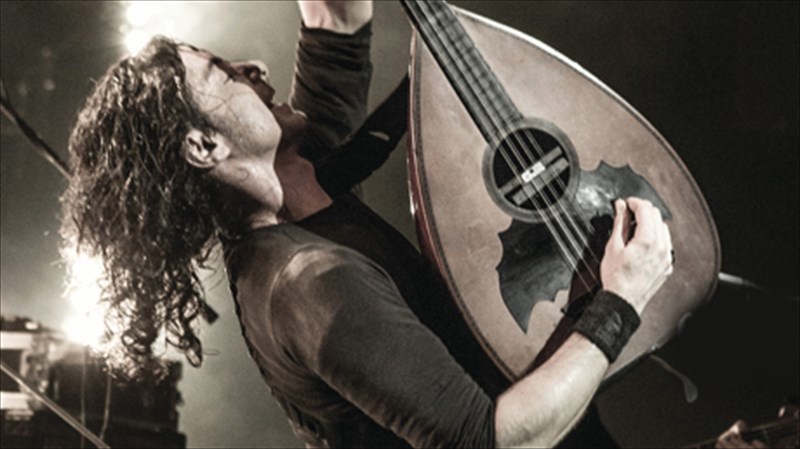 kritikes-melodies-apo-ena-mousiko-fainomeno