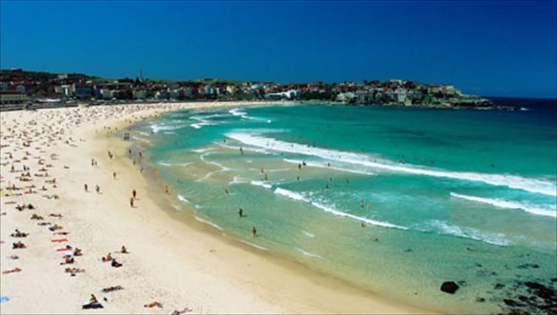 oi-10-pio-thrulikes-paralies-tou-planiti