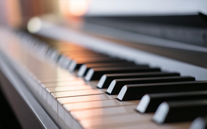 ellines-pianistes-trion-genion-ton-maio-ston-peiraia