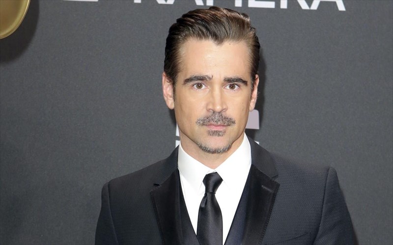 o-colin-farrell-bazei-plori-gia-to-diastima-kai-ksespa-to-xaos