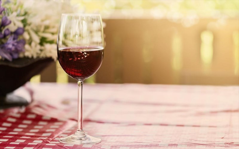 ti-prepei-na-kserete-otan-serbirete-krasi-mia-zesti-mera