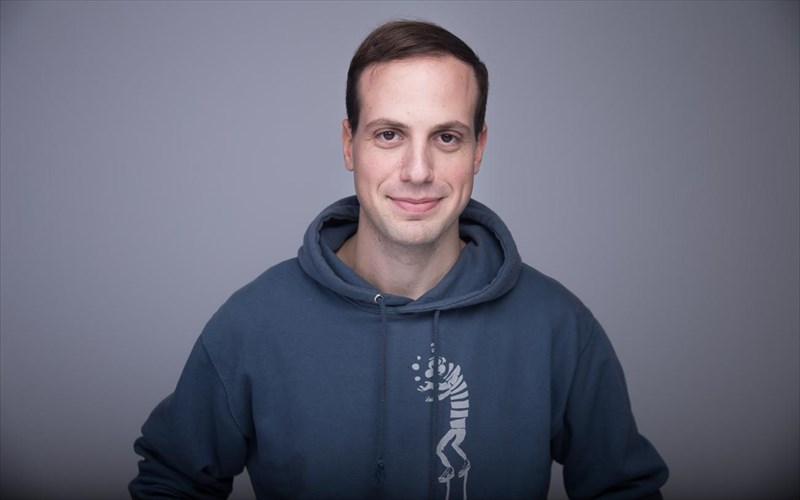 baggelis-ampatzis-ypoduomai-ena-agori-me-efibiki-ormi-kai-antilipsi-gerou