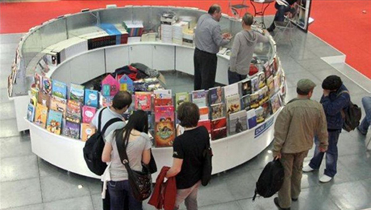 i-10i-diethnis-ekthesi-bibliou-anoigei-tis-pules-tis