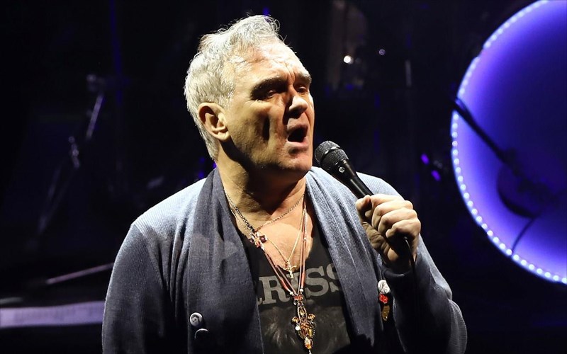 o-morrissey-tragouda-zontana-gia-proti-fora-to-i-wont-share-you-ton-smiths