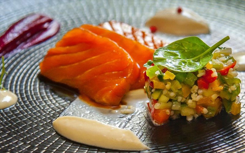 neo-menou-me-freska-fine-dining-piata-sto-chefi