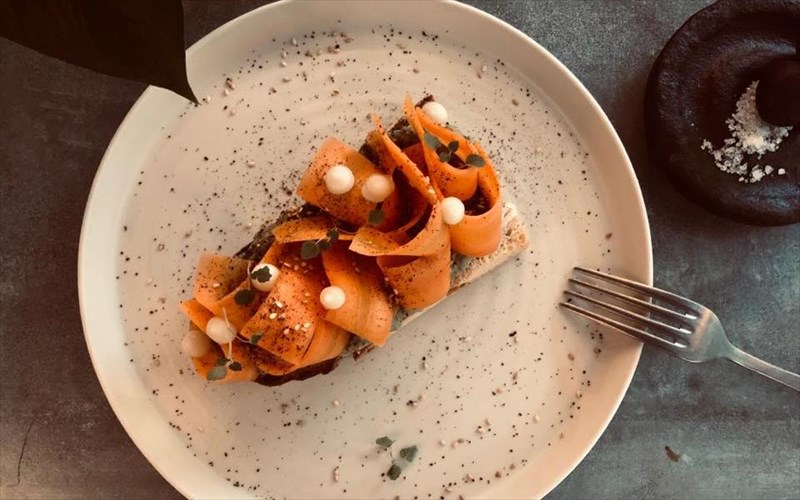 folk-to-neo-steki-gia-dialeimma-sto-kentro