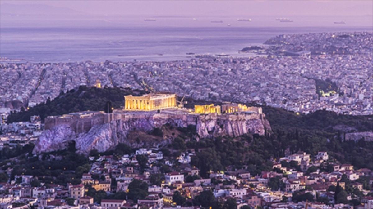 i-athina-mesa-apo-13-agapimena-tragoudia