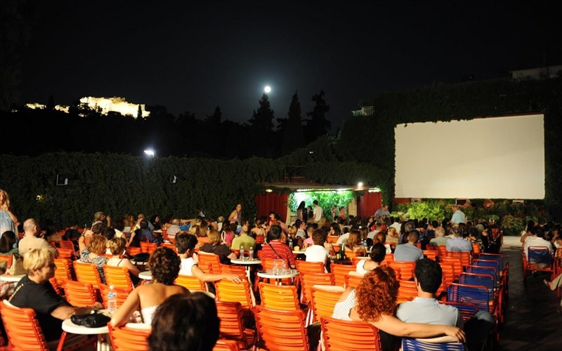 otan-anoigoun-ta-therina-sinema-simainei-kalokairi