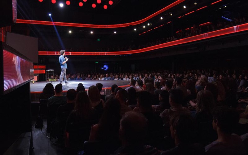to-athens-comedy-festival-2019-epistrefei-sto-gazi-live