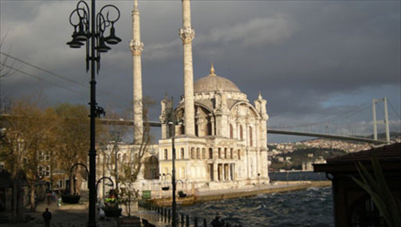 i-aionia-poli-me-ena-klik