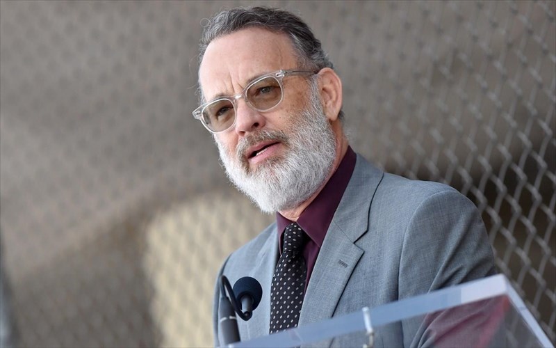 o-tom-hanks-prosferei-dorean-eisitiria-gia-na-piei-mpura