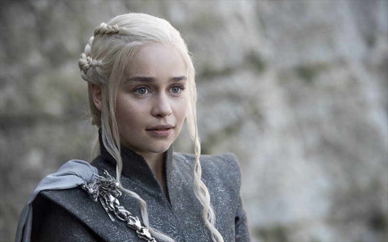 i-filanthropia-ton-opadon-tou-game-of-thrones-gia-tin-emilia-clarke