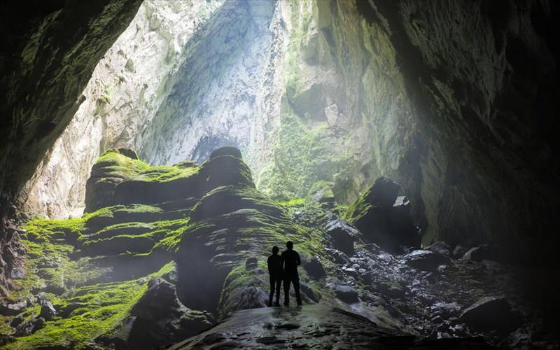 deite-ti-megaluteri-spilia-tou-kosmou-binteo